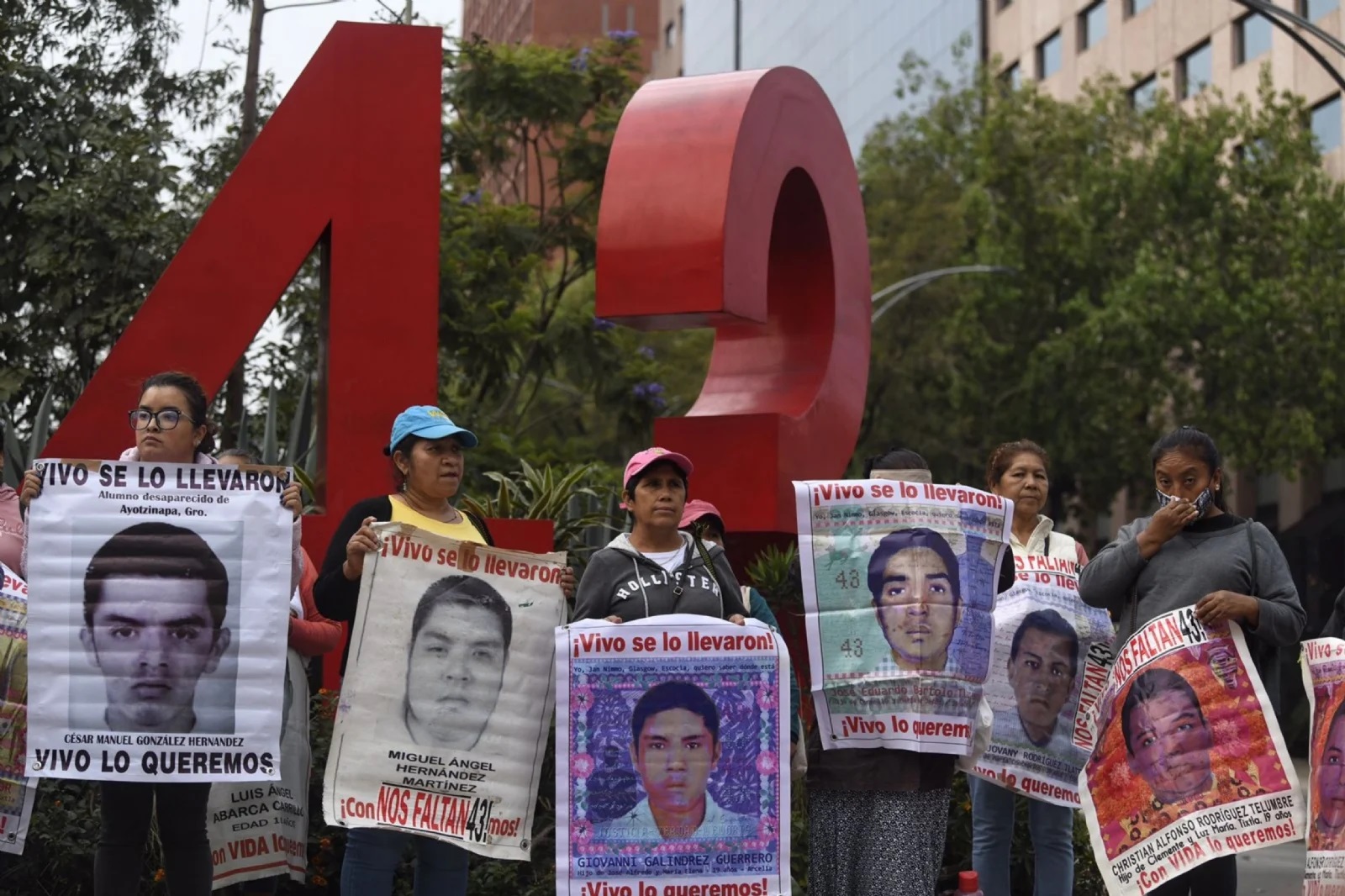 Amlo Recibe En Palacio Nacional Al Fiscal Especial Para El Caso Ayotzinapa El Faro De La Costa 5092