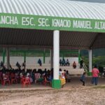 Padres de familia de Buena Vista retienen al supervisor escolar