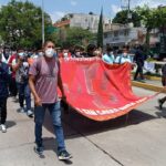 Marchan unas 3 mil personas por la presentación de los 43