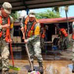 Más de 3 mil efectivos militares limpian escuelas en Acapulco