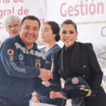 Evelyn fortalece la protección civil con uniformes para brigadistas y bomberos