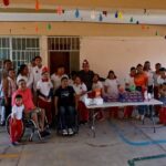 Parten roscas de reyes con alumnos del CAM