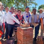 Colocan primera piedra de Escuela de Enfermería de San Luis Acatlán 