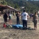 Muere turista ahogado por fuerte oleaje en playa de Tecpan