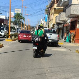 OME LA FAMILIA EN LA MOTO