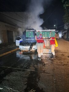 ROJA EL TAXI INCENDIÁNDOSE (1)