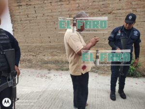 ROJA TRASLADANDO AL HERIDO (2)