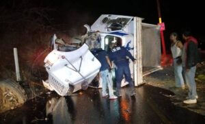 ROJA EL CAMION VOLCADO