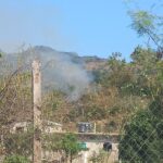 Combaten incendio en colonia Agua Zarca de San Luis Acatlán